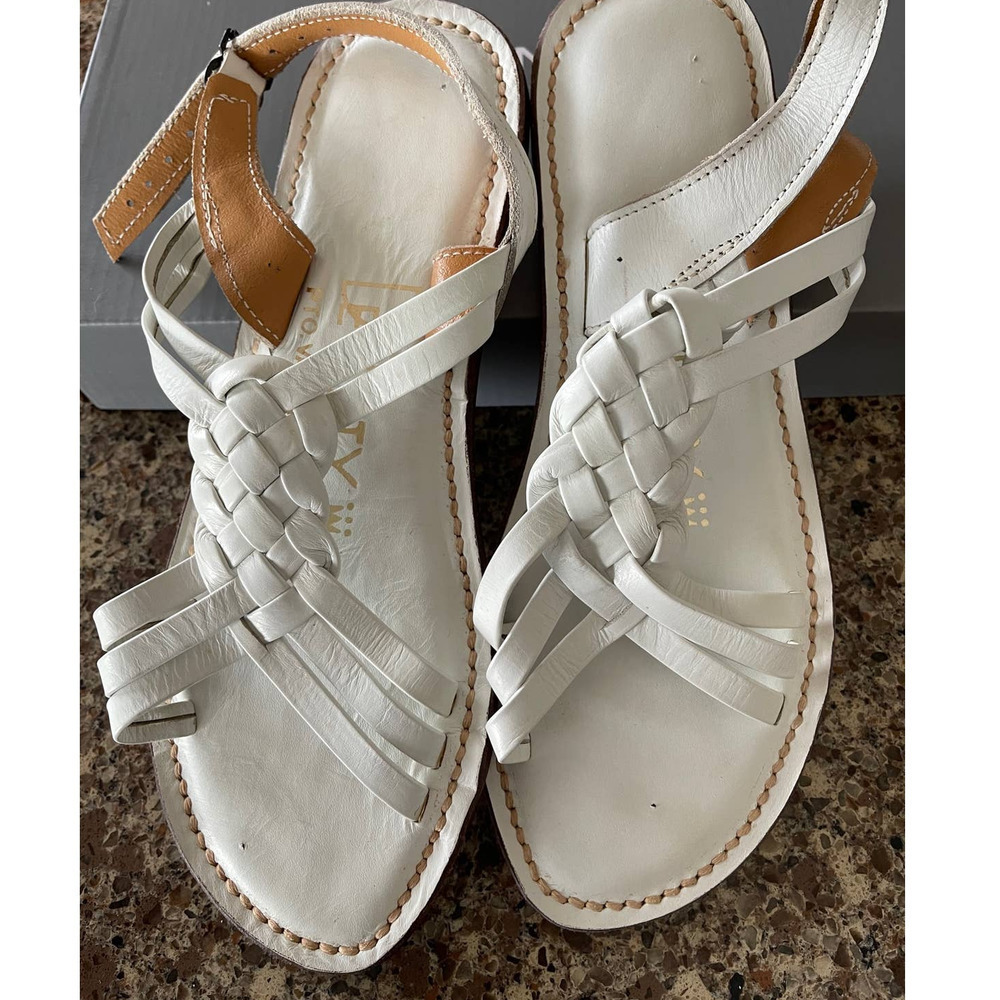 WHITE LEATHER SANDALS VINTAGE | SIZE: 6/7